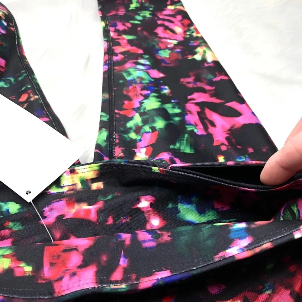 New FABLETICS Women’s Abstract Print Salar Capri Leggings Black Multicolor XXS - Picture 6 of 8